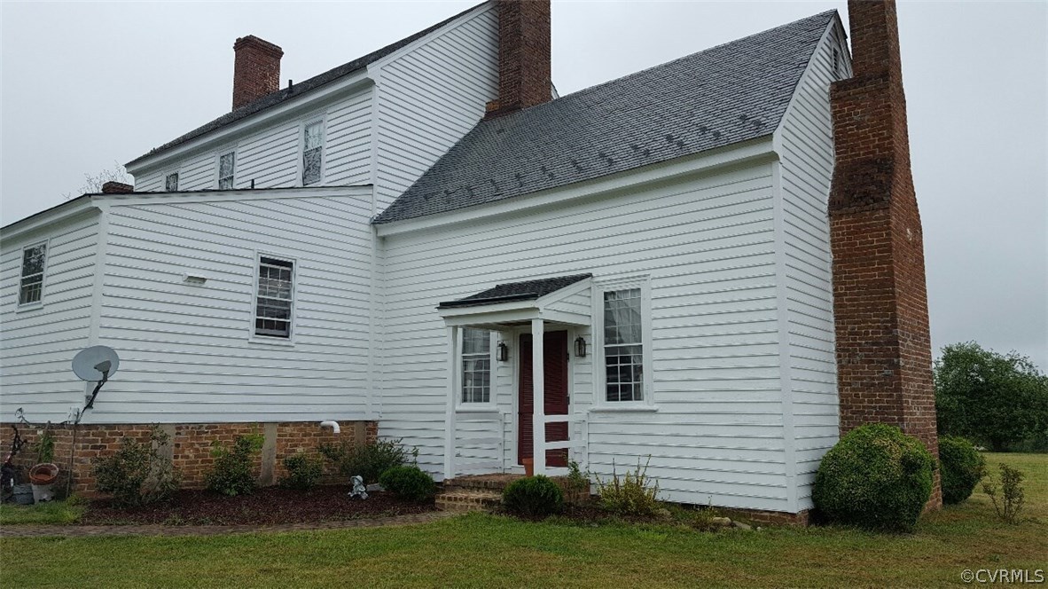 3170 Duke Road Powhatan, VA 23139 - Photo 4 of 27 Wing additions flank the main house, original slat