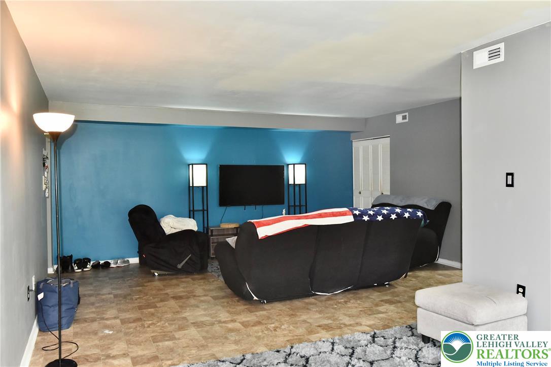 1575 Creekside Road, Unit A20 Whitehall, PA 18052 - Photo 5 of 14 Gallery Image 5