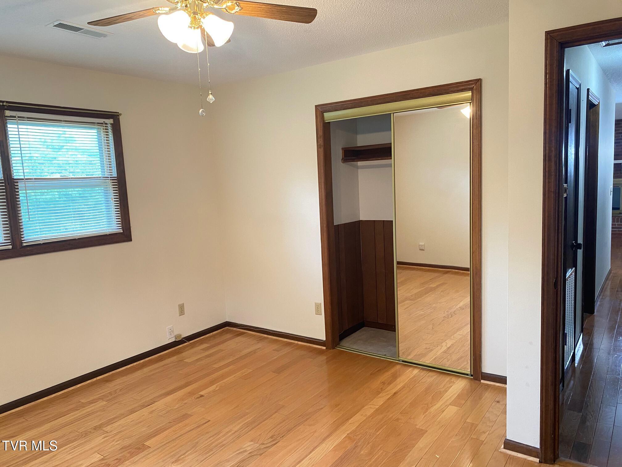 3204 Marbleton Road Unicoi, TN 37692 - Photo 54 of 114 Second bedroom mirrored closet doors