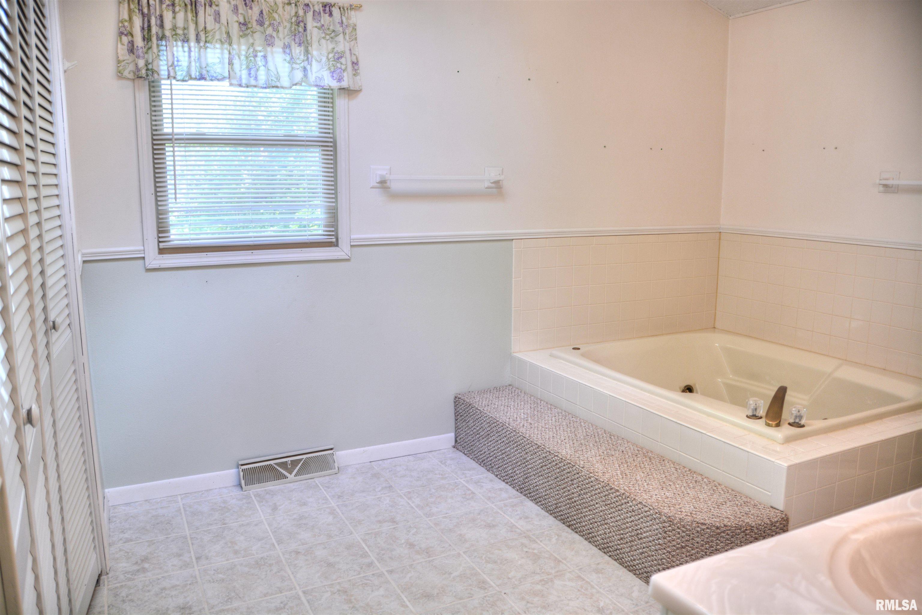 298 Jana Road Macomb, IL 61455 - Photo 17 of 24 Gallery Image 17