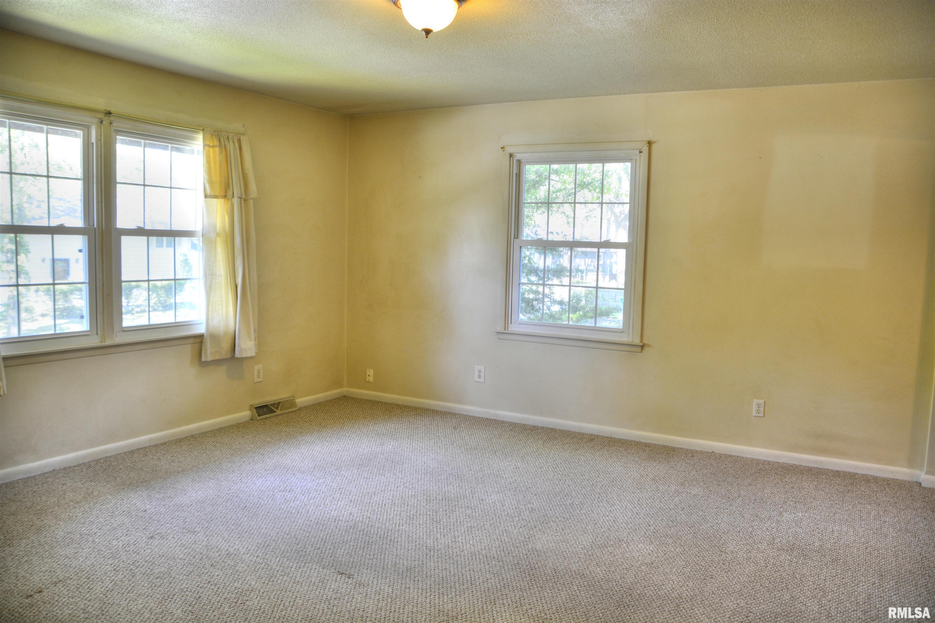 298 Jana Road Macomb, IL 61455 - Photo 5 of 24 Gallery Image 5