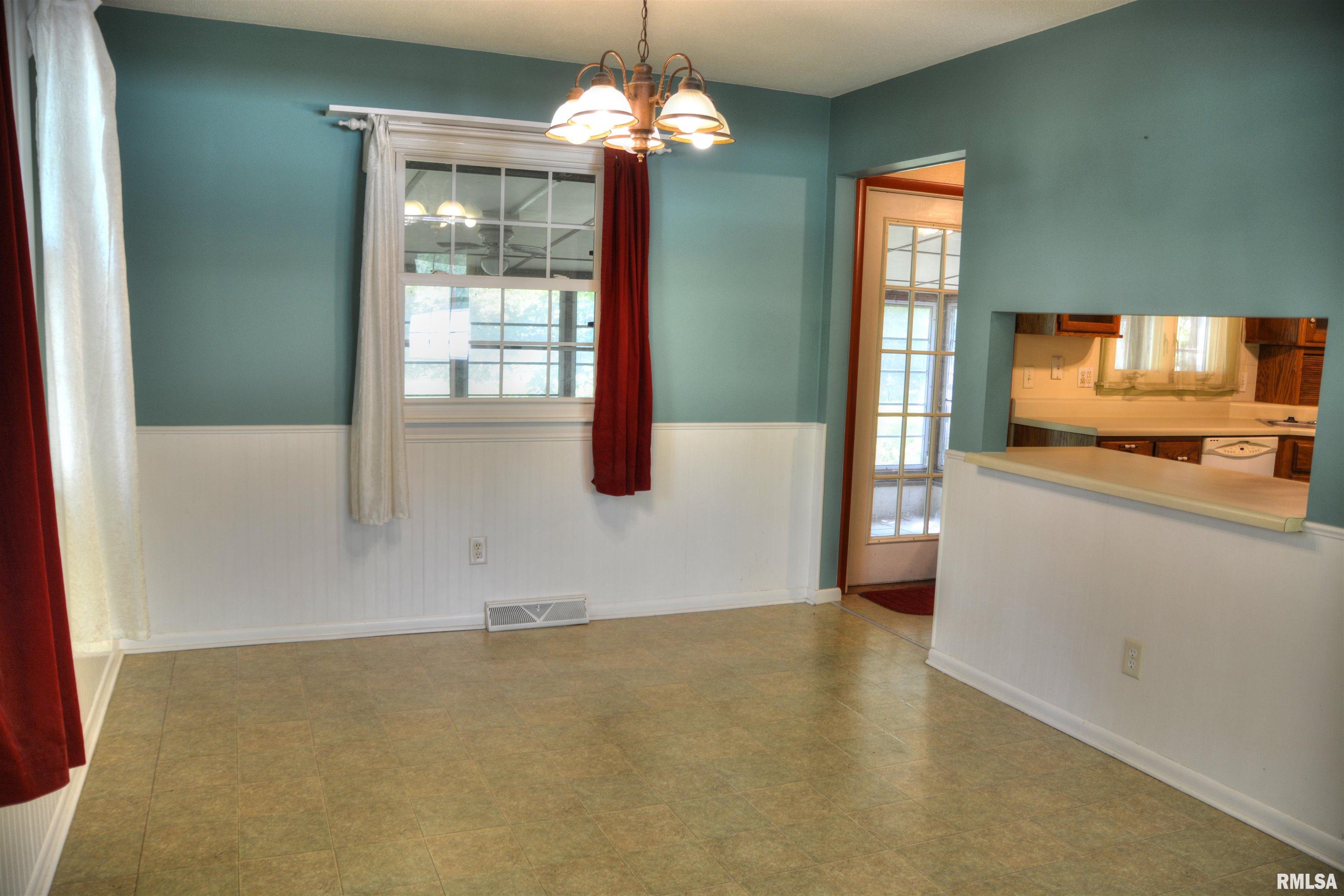 298 Jana Road Macomb, IL 61455 - Photo 9 of 24 Gallery Image 9