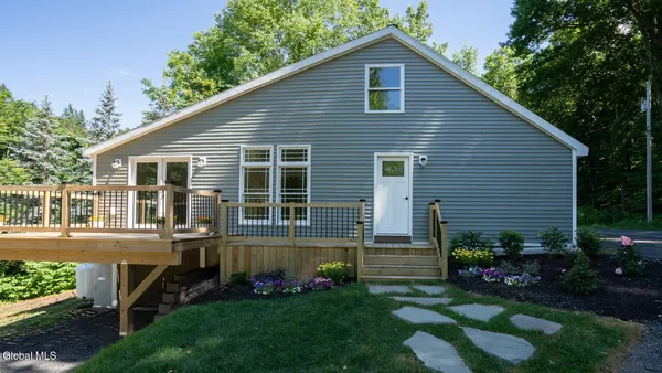 $399,000 | 205 Mcclellan Road, Schodack, NY 12123