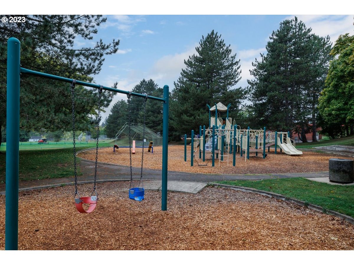 4011 Southwest 43rd Avenue Portland, OR 97221 - Photo 45 of 46 a view of a park with entertaining space