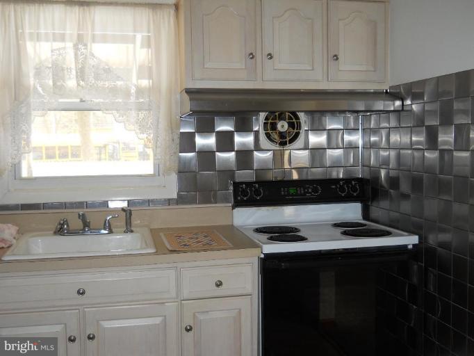 8439 Lyndale Road Pasadena, MD 21122 - Photo 14 of 16 Kitchen #3