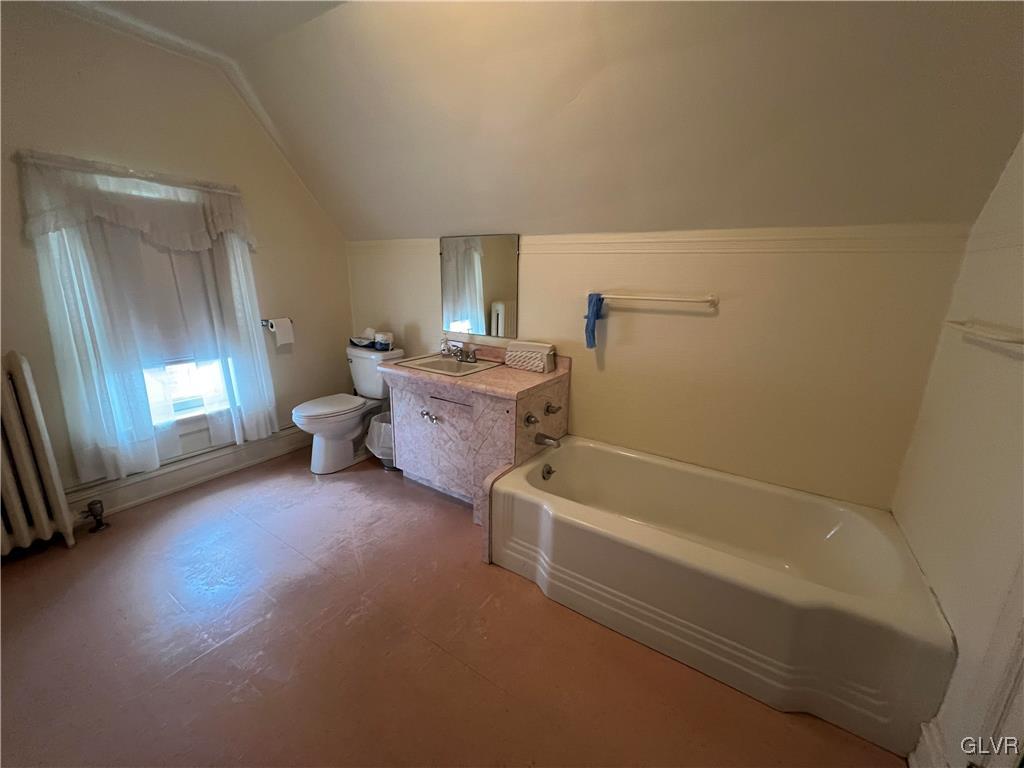 1802 Hamilton Street Allentown, PA 18104 - Photo 55 of 75 3rd flr bath