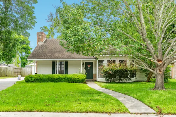 $239,500 | 107 Mistletoe Street, Lake Jackson, TX 77566