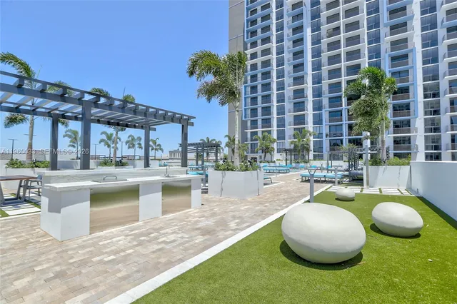 $2,700 | 5350 Northwest 84th Avenue, Unit 1703, Doral, FL 33166