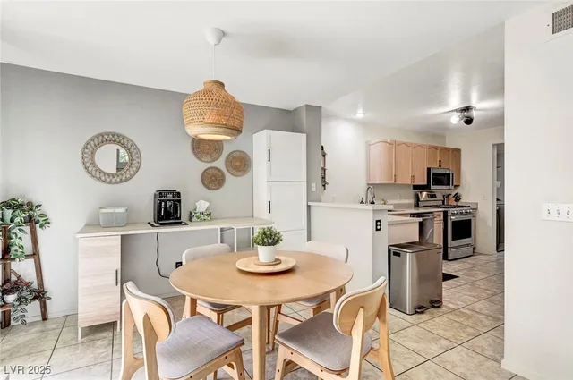 $1,700 | 8409 Blazing Sun Avenue, Las Vegas, NV 89129