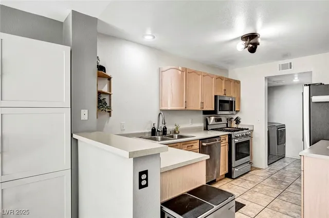 $1,700 | 8409 Blazing Sun Avenue, Las Vegas, NV 89129