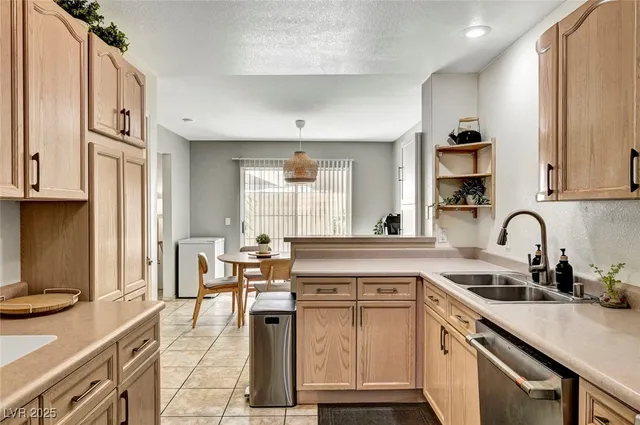 $1,700 | 8409 Blazing Sun Avenue, Las Vegas, NV 89129