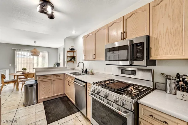 $1,700 | 8409 Blazing Sun Avenue, Las Vegas, NV 89129