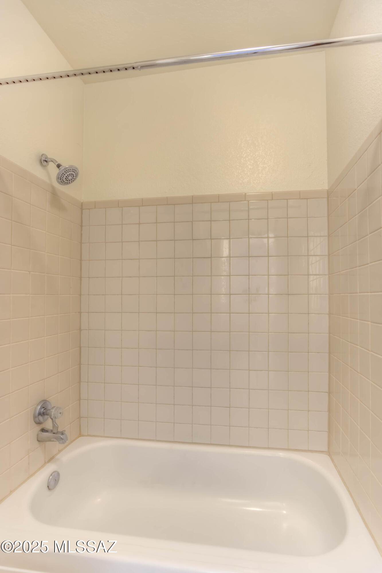 3690 North Country Club Road, Unit 1010 Tucson, AZ 85716 - Photo 14 of 21 19 Bathroom 1 photo b