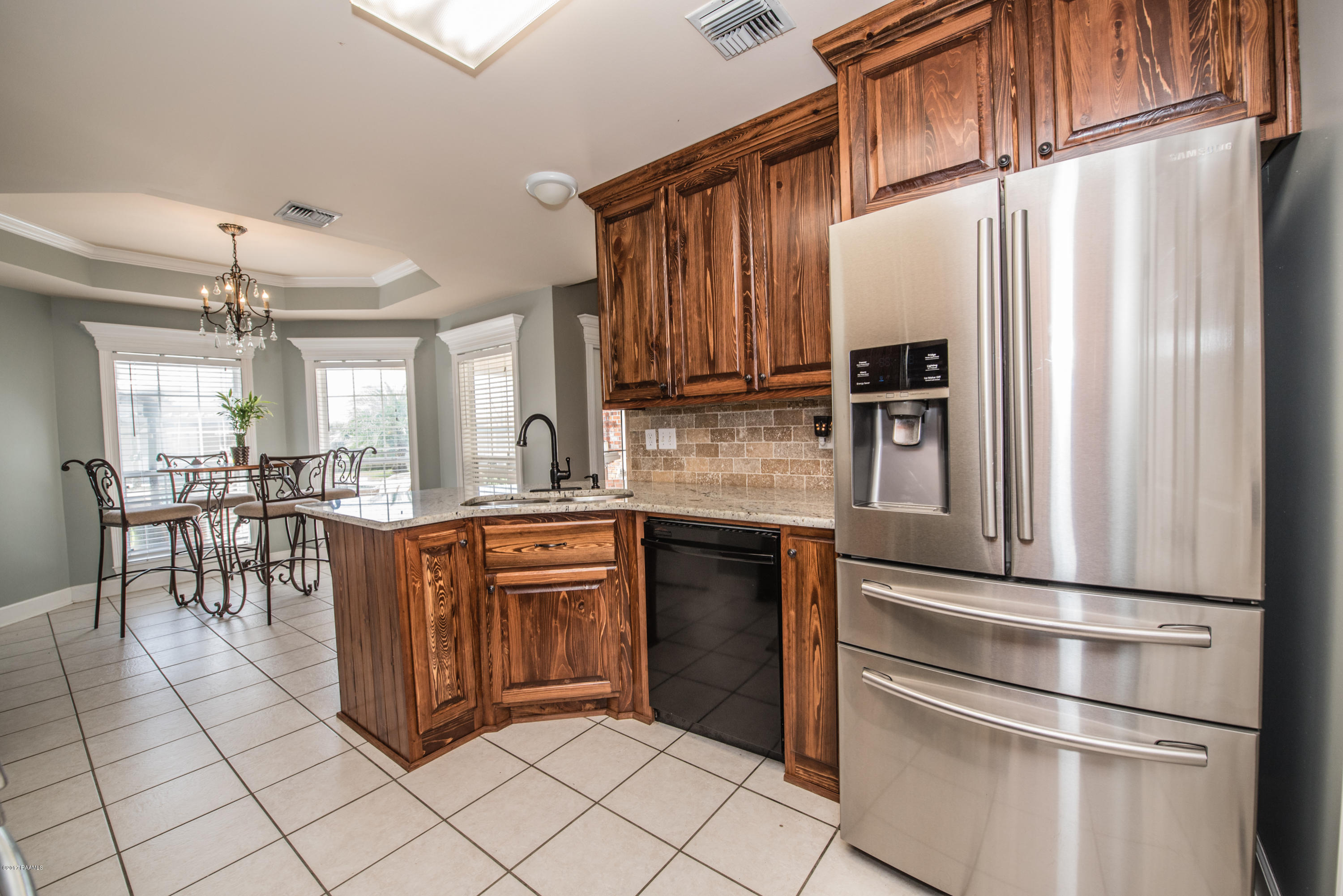 102 Longpointe Road Youngsville, LA 70592 - Photo 4 of 31 DSC_9368