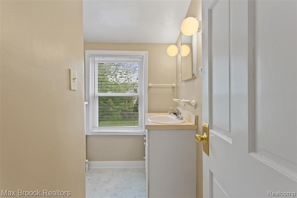 1812 John R Road Troy, MI 48083 - Photo 36 of 41 Gallery Image 36