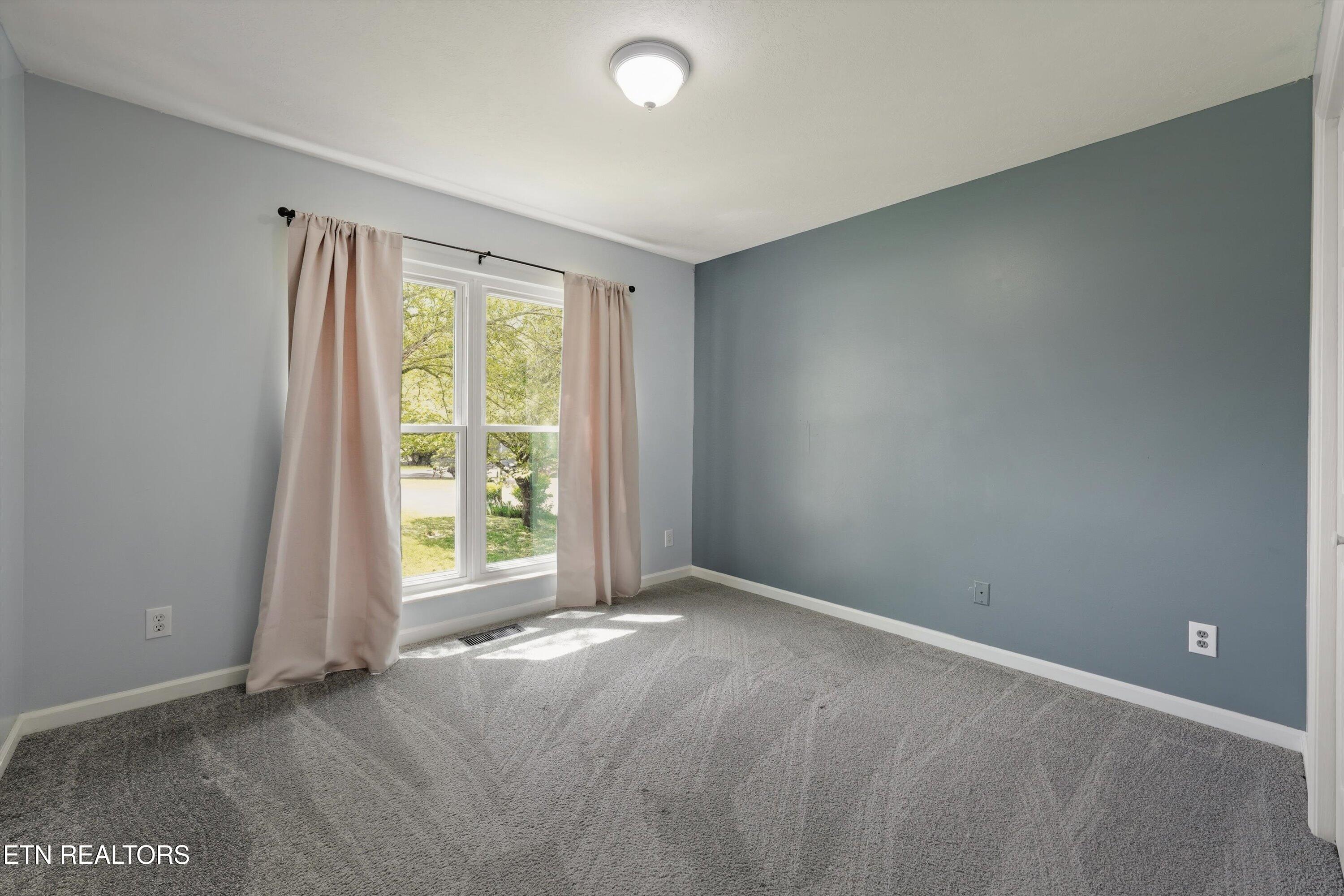 2201 East Windbrook Road Knoxville, TN 37923 - Photo 22 of 34 Bedroom 3