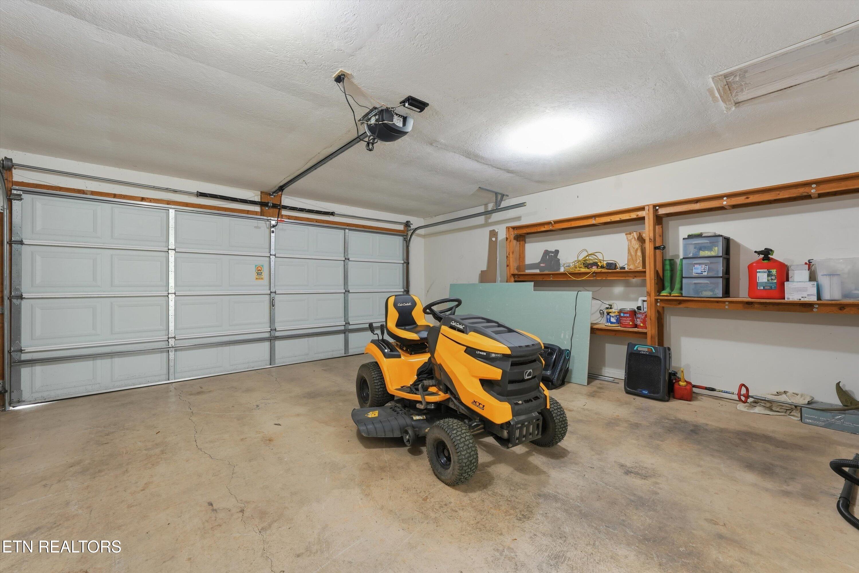 2201 East Windbrook Road Knoxville, TN 37923 - Photo 25 of 34 Garage