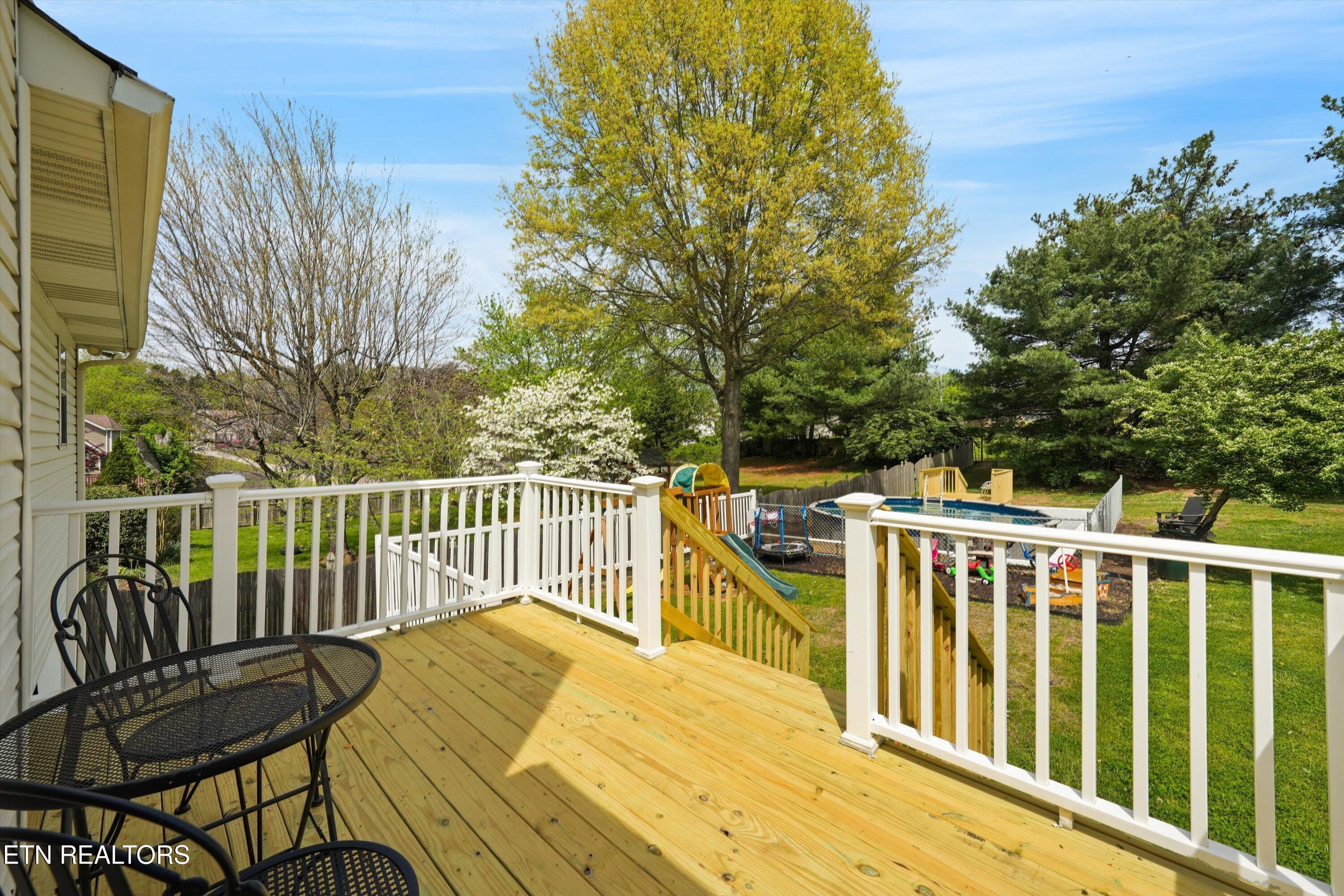 2201 East Windbrook Road Knoxville, TN 37923 - Photo 26 of 34 Back Patio