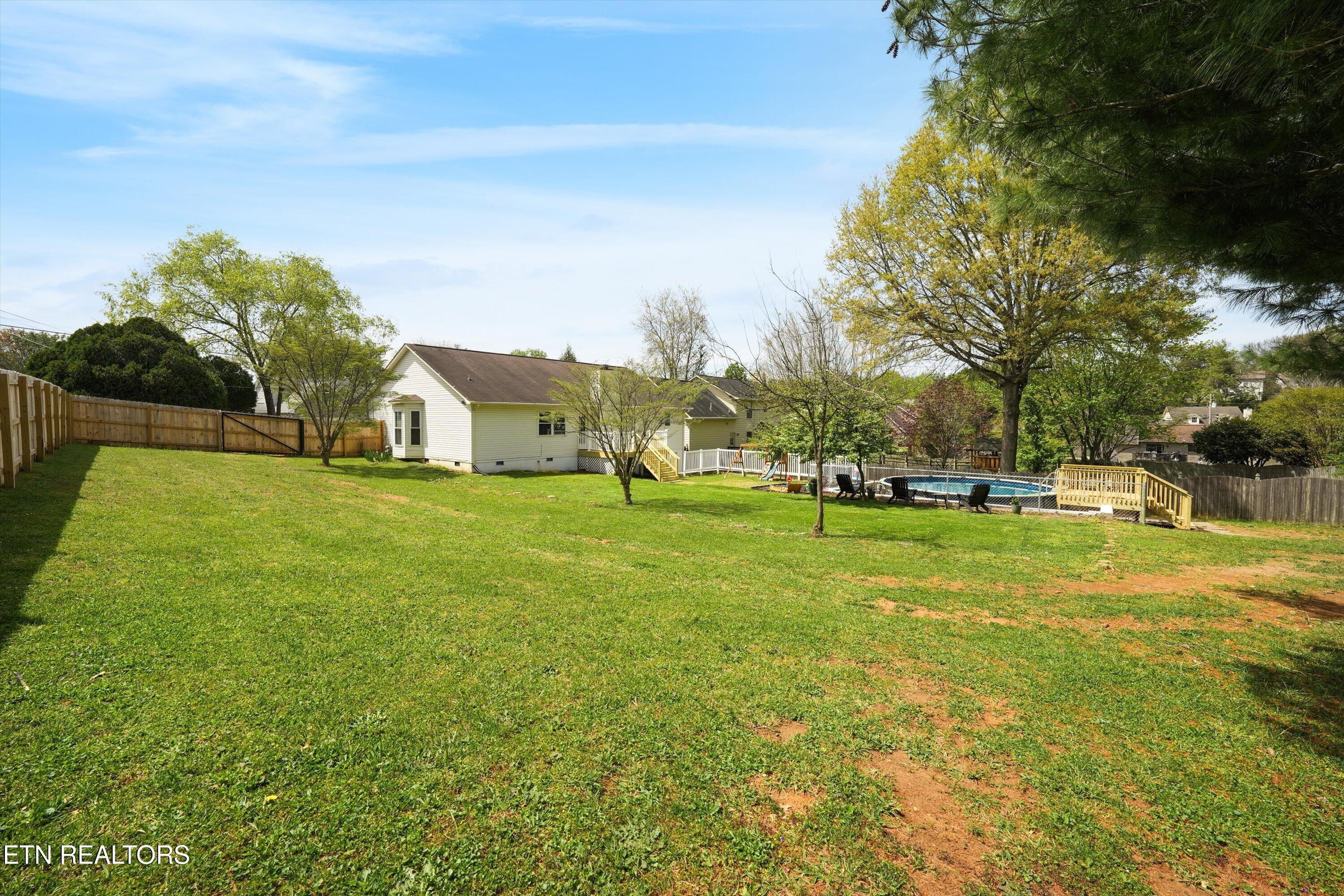 2201 East Windbrook Road Knoxville, TN 37923 - Photo 28 of 34 Back Yard