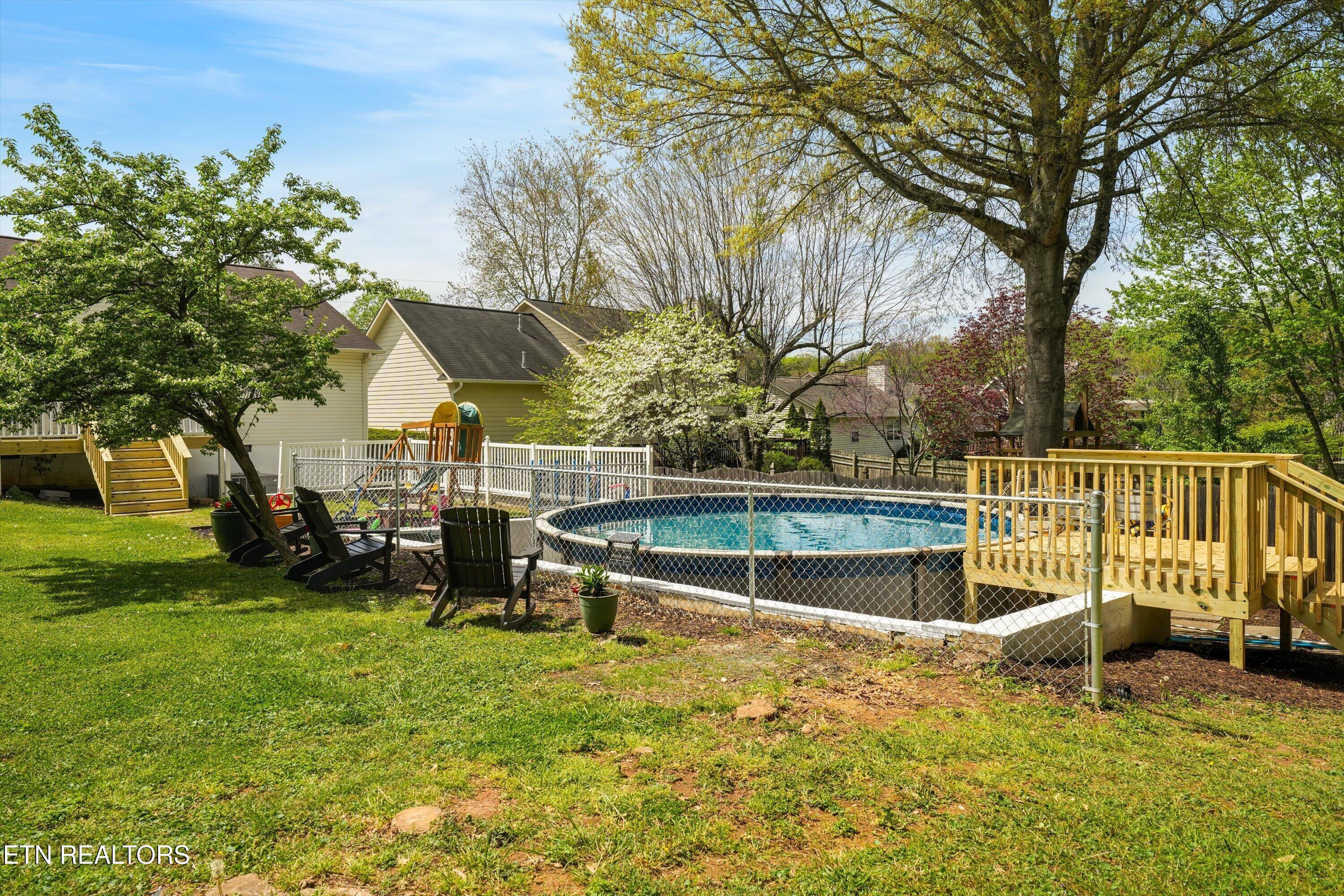 2201 East Windbrook Road Knoxville, TN 37923 - Photo 30 of 34 Back Yard