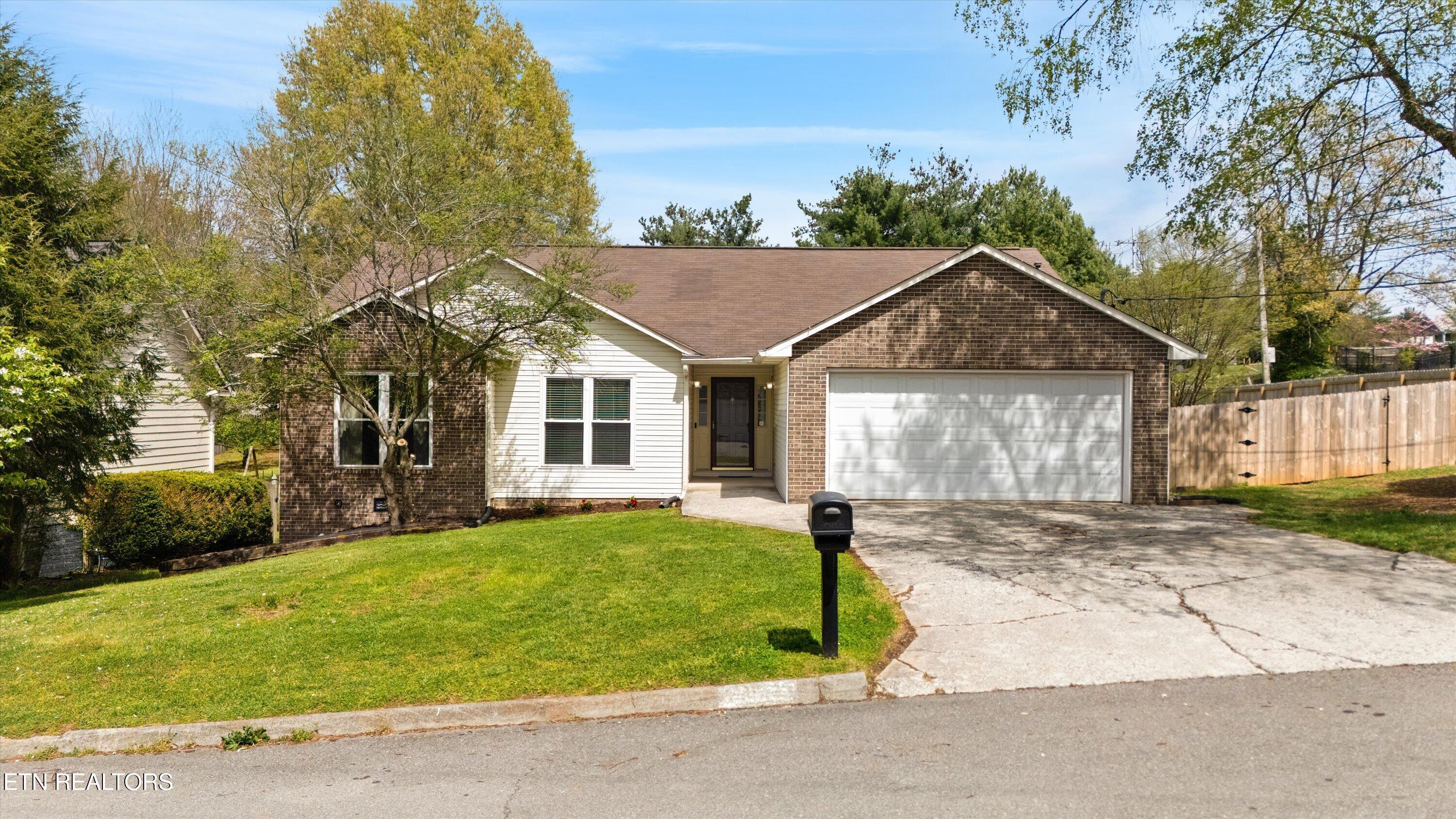 2201 East Windbrook Road Knoxville, TN 37923 - Photo 3 of 34 2201 E Windbrook Rd
