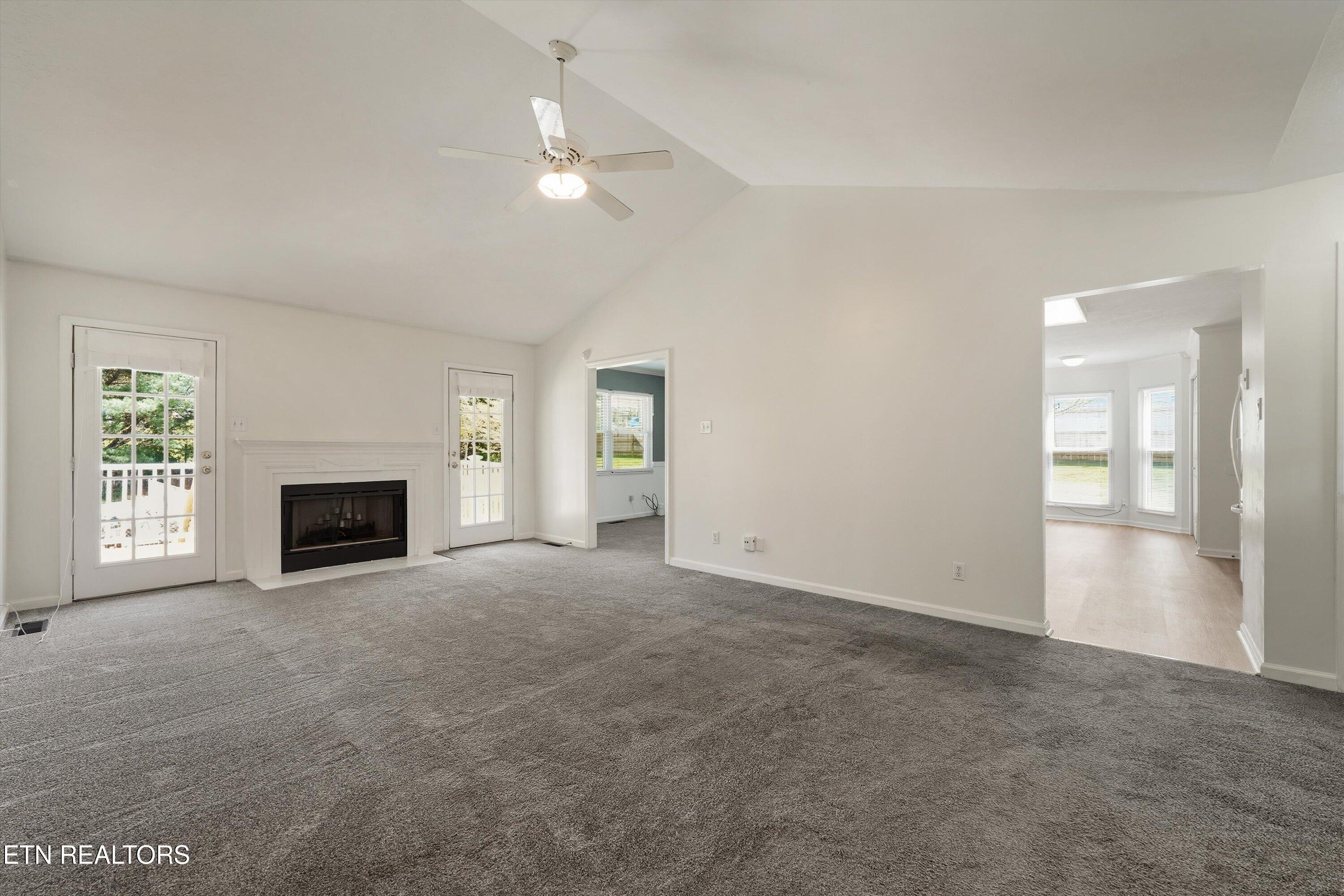2201 East Windbrook Road Knoxville, TN 37923 - Photo 6 of 34 Living Room