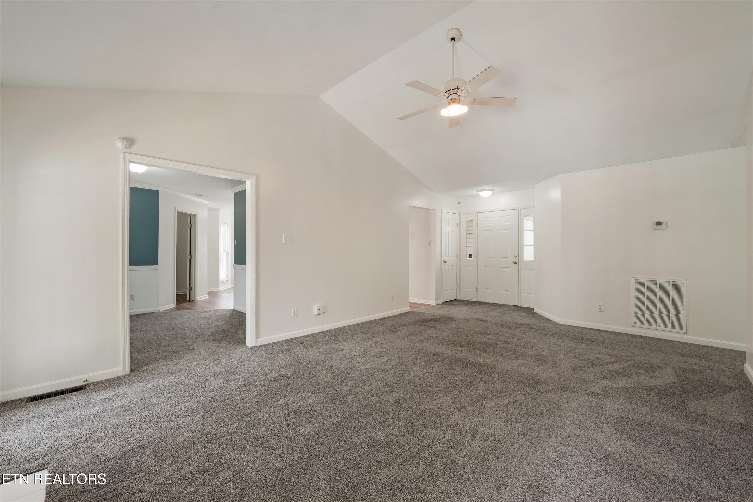 2201 East Windbrook Road Knoxville, TN 37923 - Photo 7 of 34 Living Room