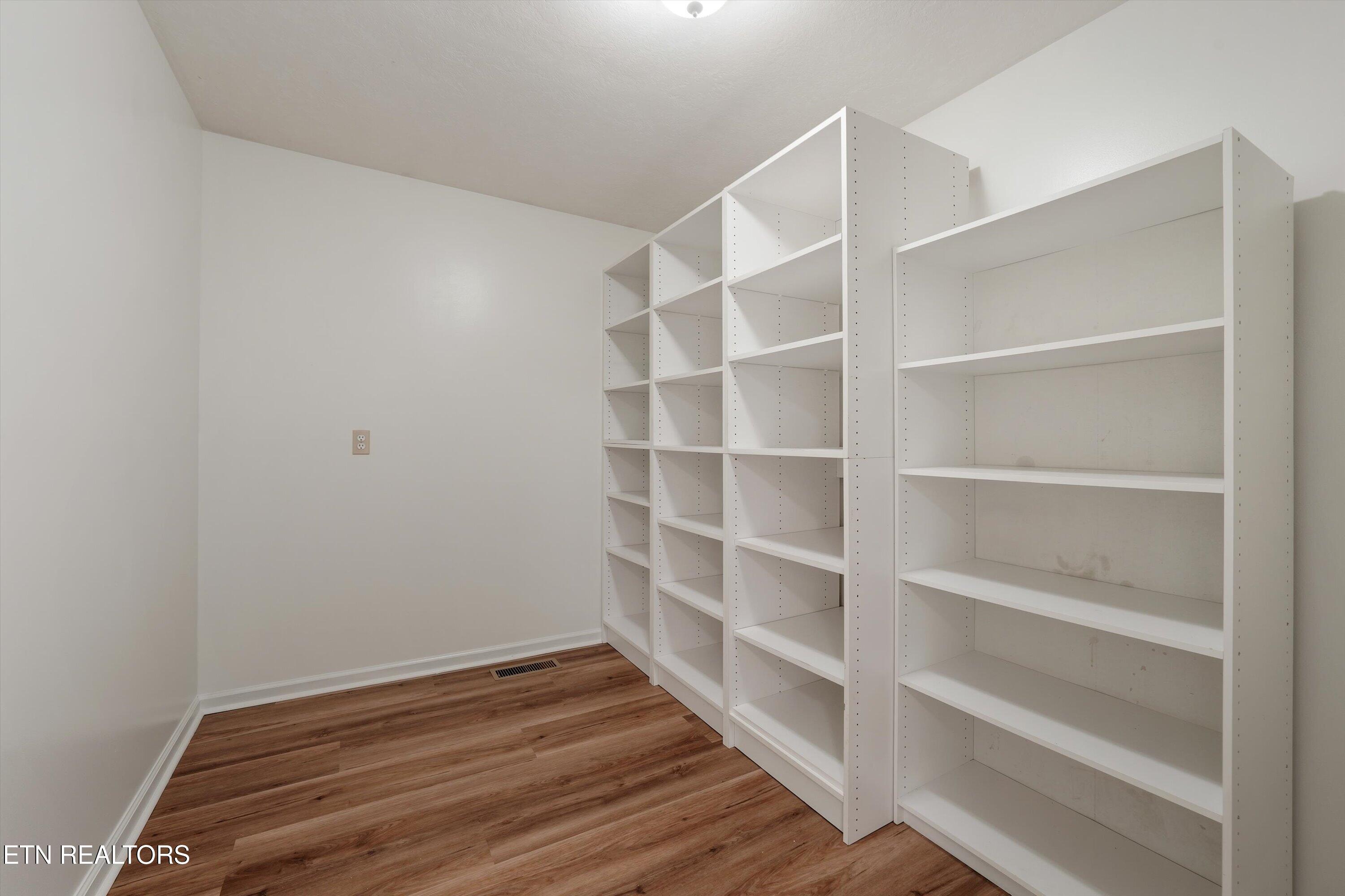 2201 East Windbrook Road Knoxville, TN 37923 - Photo 10 of 34 Pantry