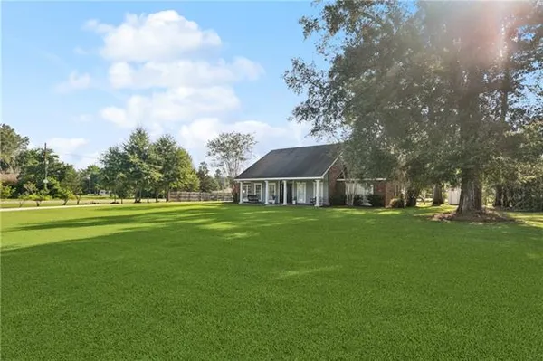 $368,000 | 14370 Hickory Drive, Ponchatoula, LA 70454