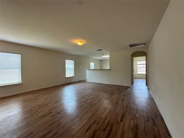 $1,650 | 104 Millers Loop, Jarrell, TX 76537