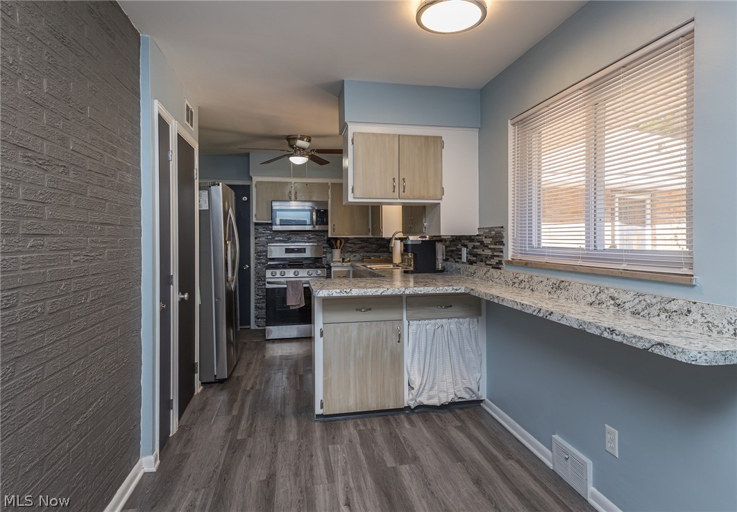 6283 Crossview Road Seven Hills, OH 44131 - Photo 5 of 35 Gallery Image 5