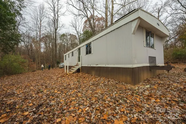 a view of a back yard of the house