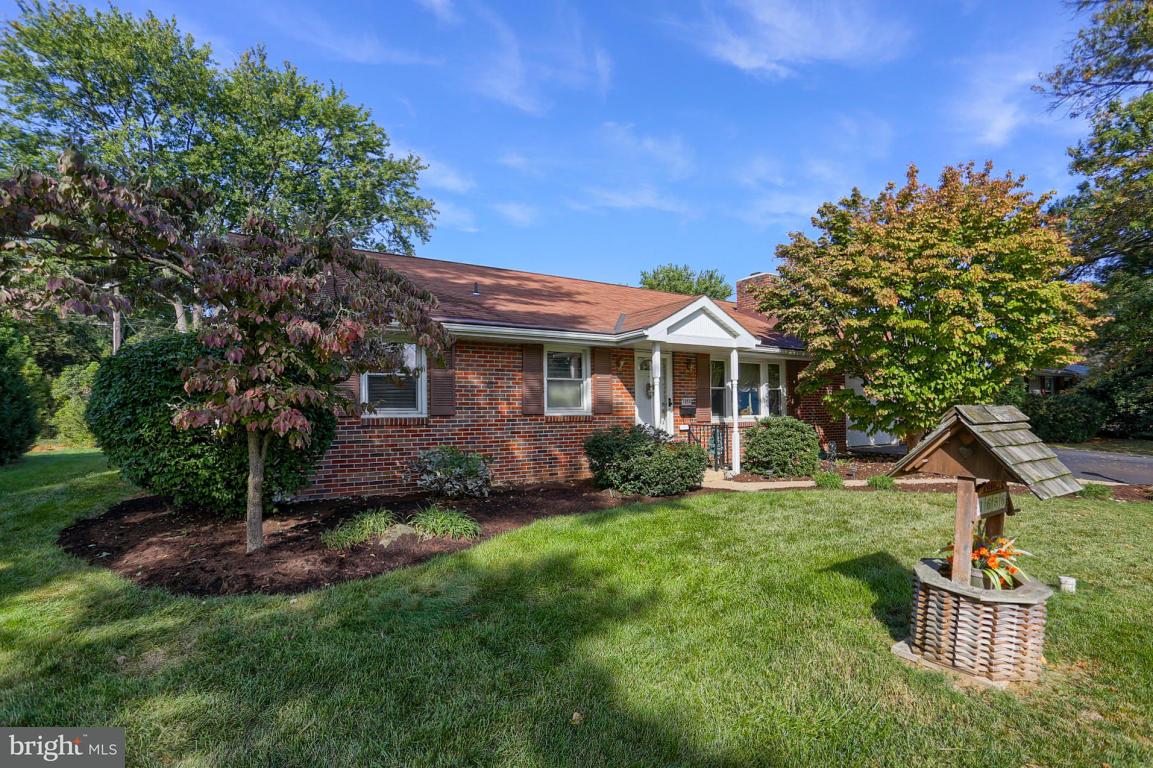 1656 Ridgedale Drive Lancaster, PA 17601 - Photo 2 of 33 Gallery Image 2