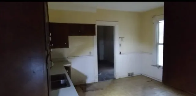 $44,900 | 1802 16th Avenue, Rockford, IL 61104