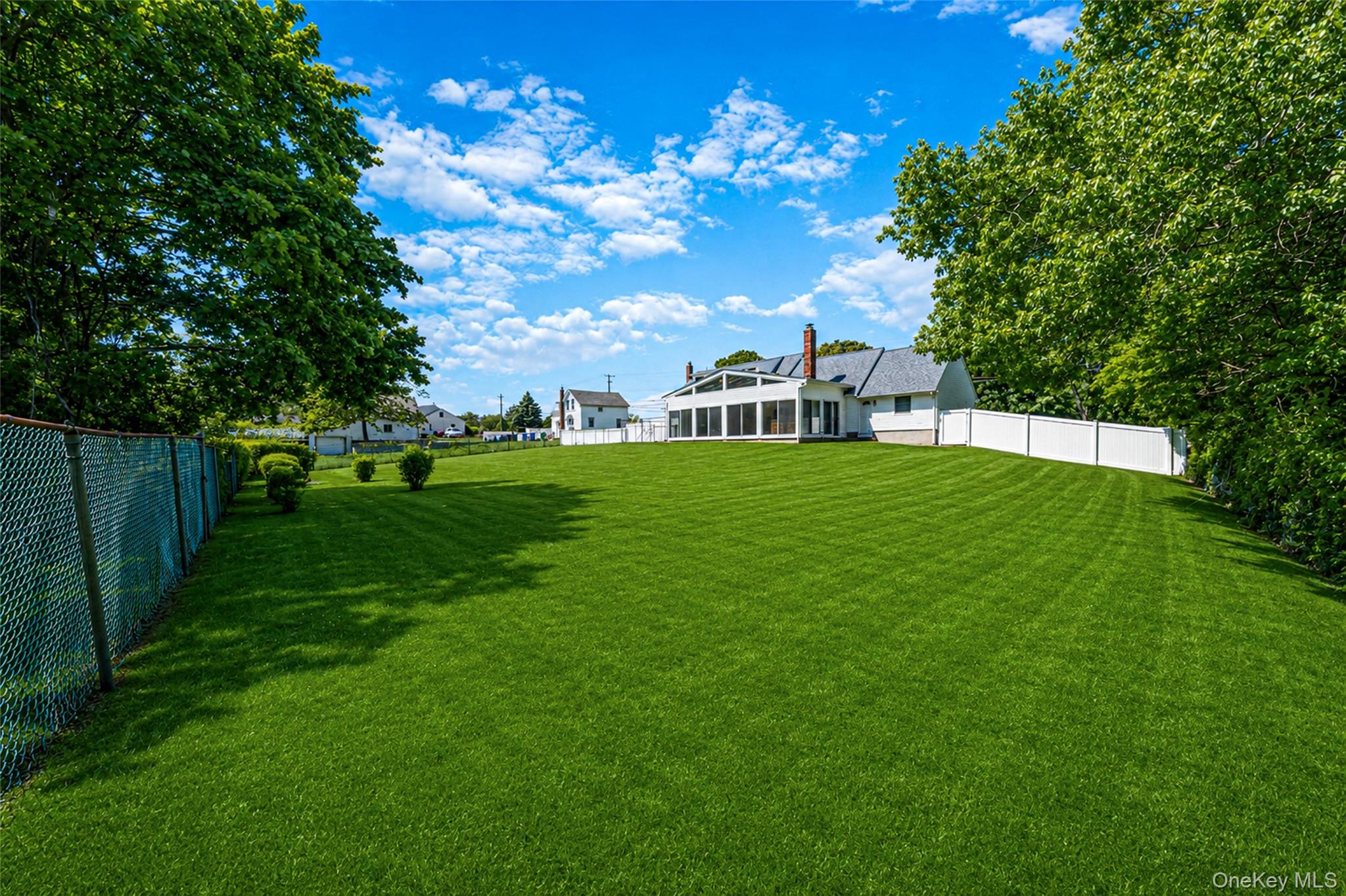 376 South Country Road East Patchogue, NY 11772 - Photo 32 of 36
