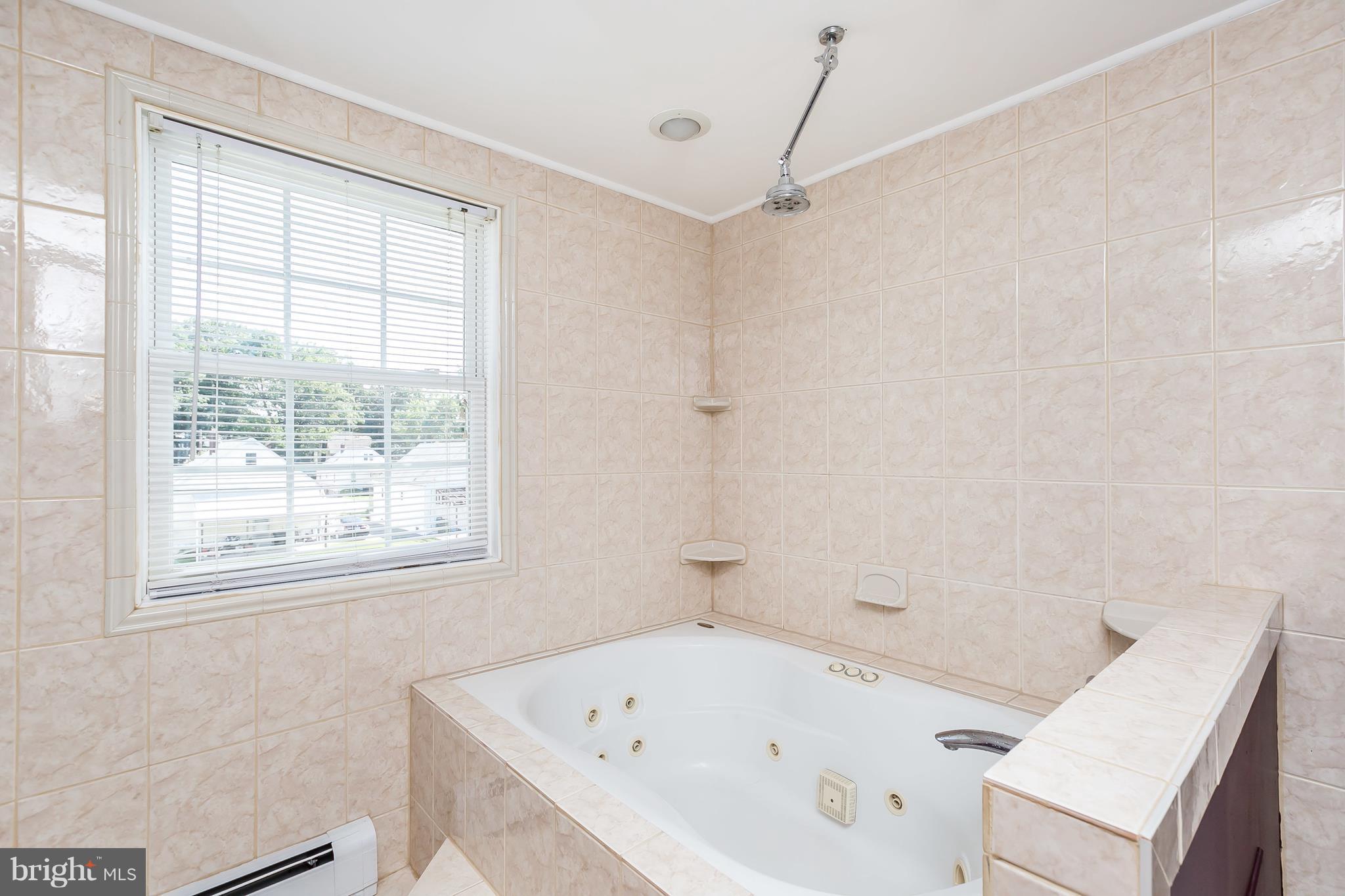 2520 Wentworth Road Baltimore, MD 21234 - Photo 18 of 30 Master Bath jetted tub