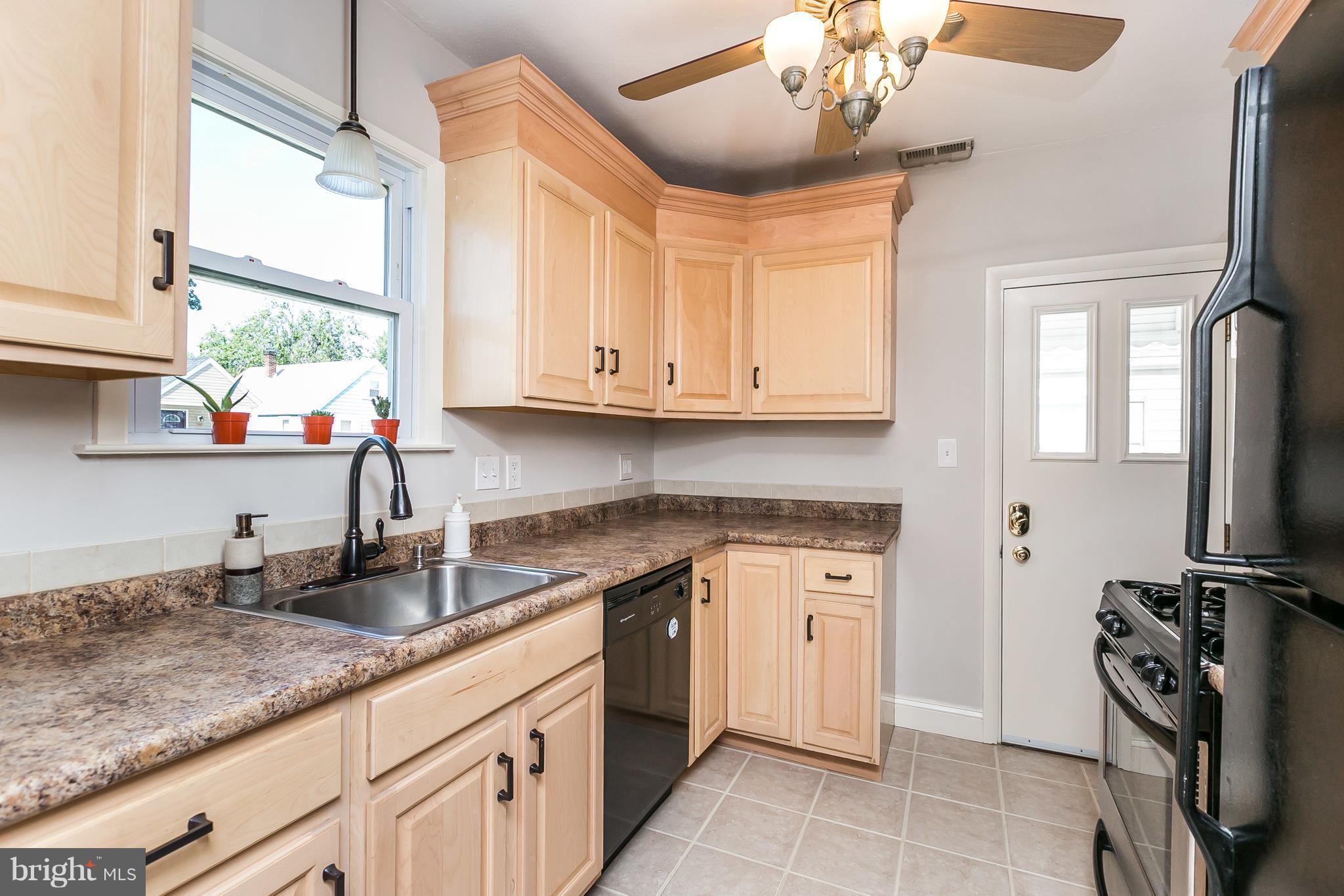 2520 Wentworth Road Baltimore, MD 21234 - Photo 8 of 30 Spotless renovated Kitchen