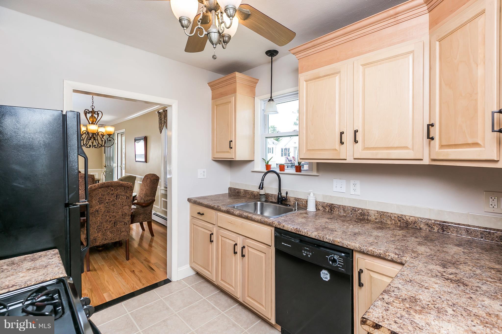2520 Wentworth Road Baltimore, MD 21234 - Photo 9 of 30 Plenty of counter space