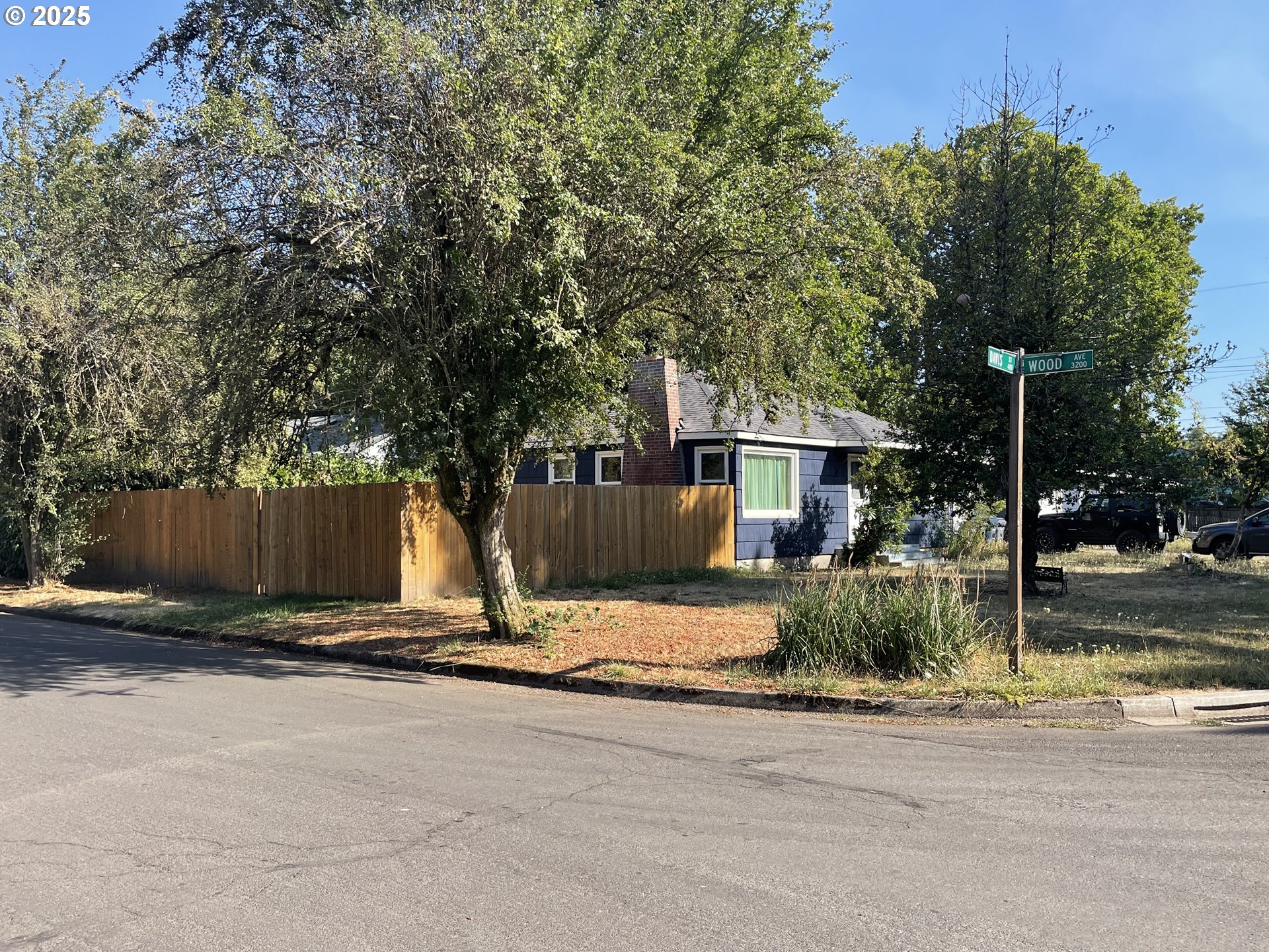 465 Davis Street Eugene, OR 97402 - Photo 6 of 11 a view of backyard of house