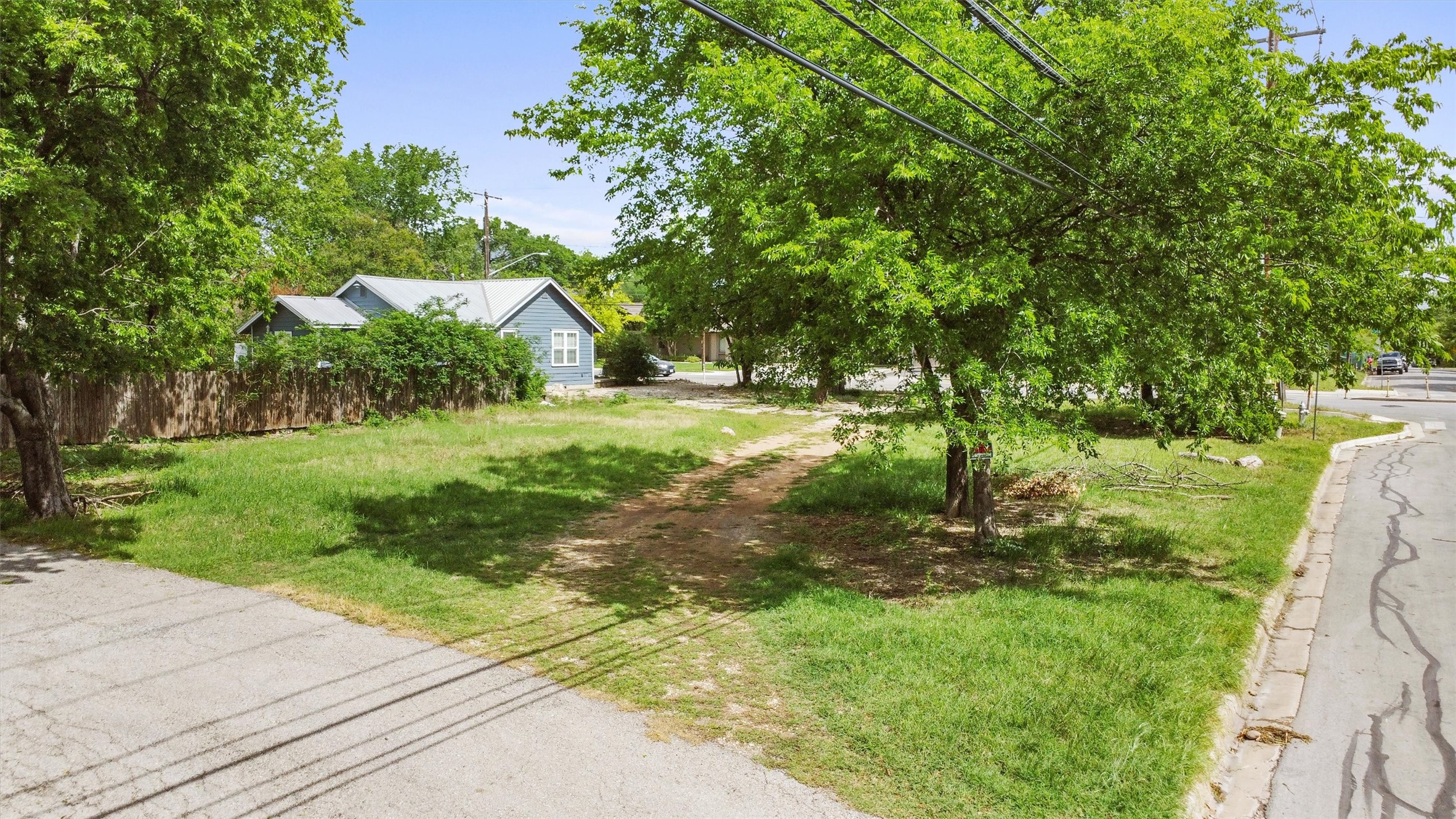 945 East 51st Street Austin, TX 78751 - Photo 6 of 10 View of yard