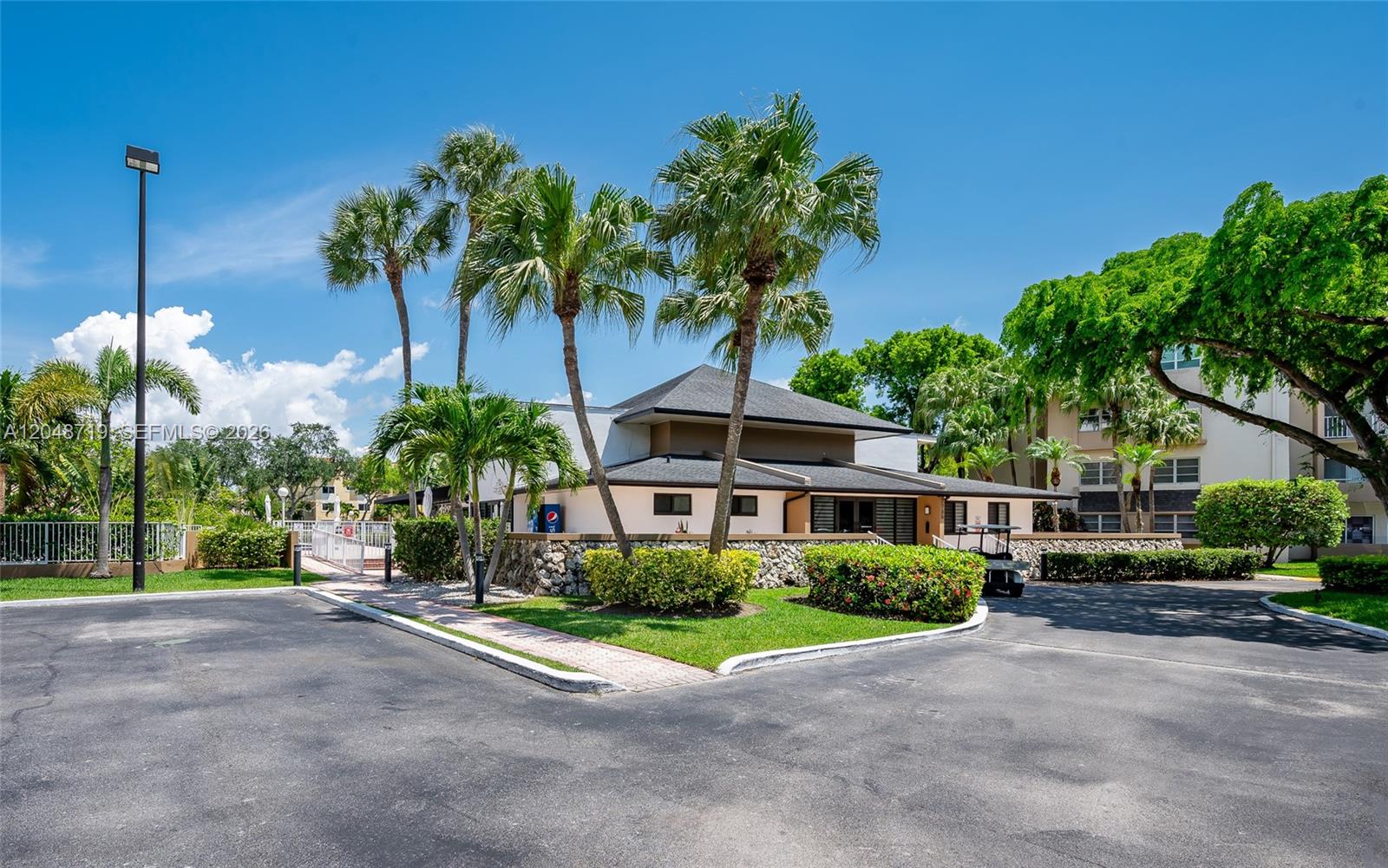 7705 Southwest 86th Street, Unit B114 Miami, FL 33143 - Photo 4 of 34