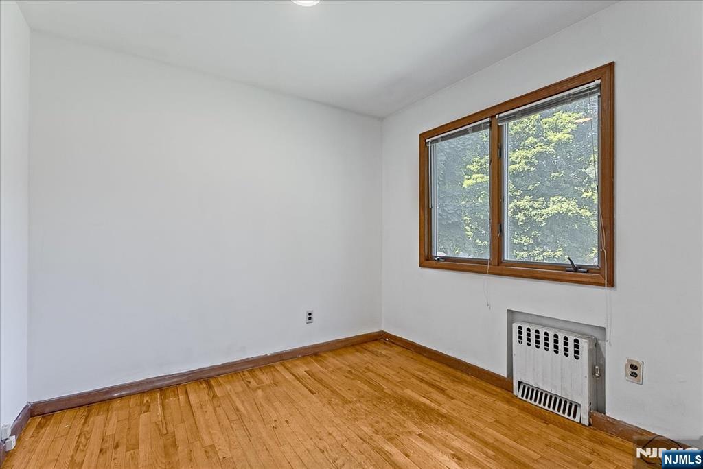 566 Barnett Place Ridgewood, NJ 07450 - Photo 8 of 11