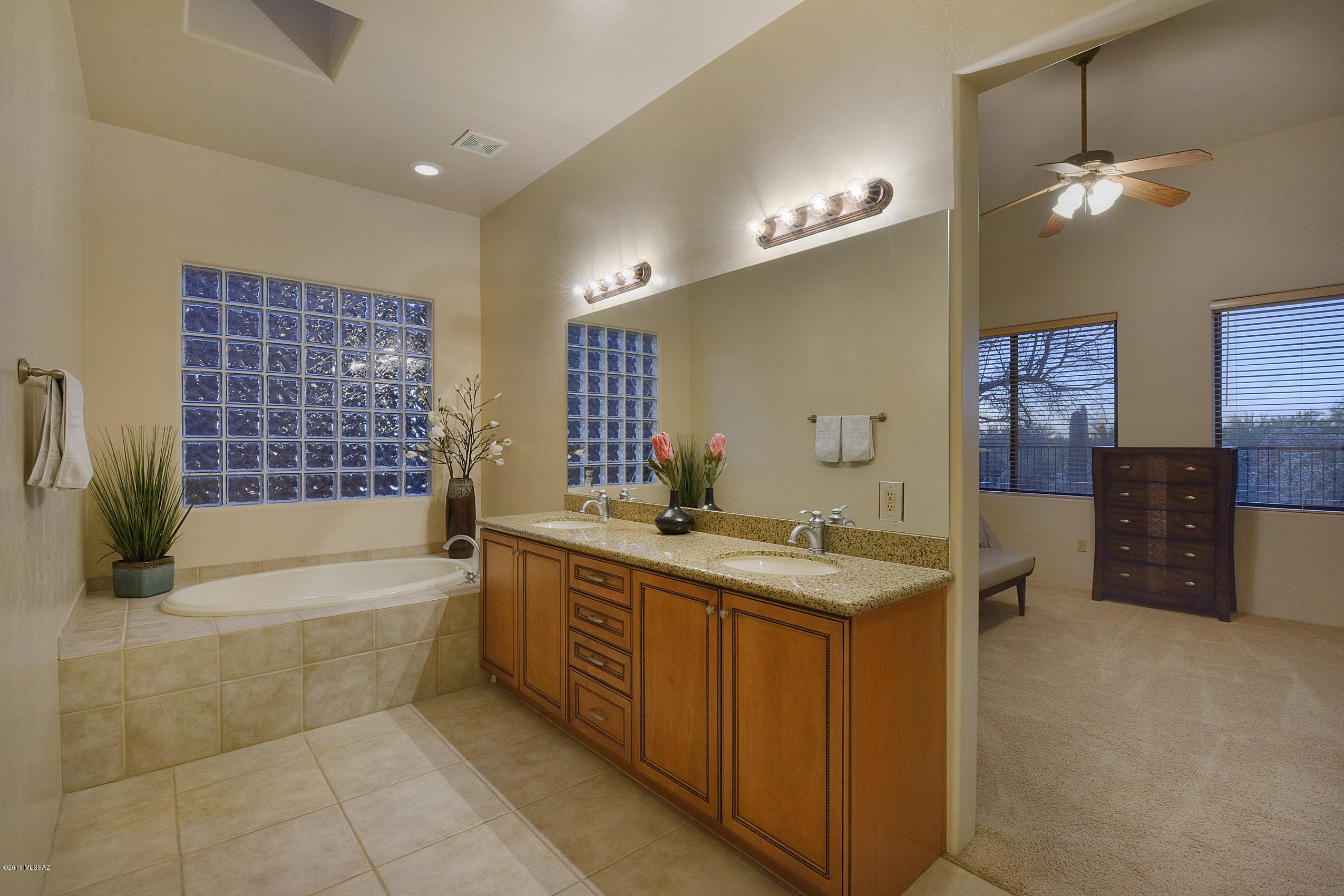 11439 North Moon Ranch Place Marana, AZ 85658 - Photo 15 of 31