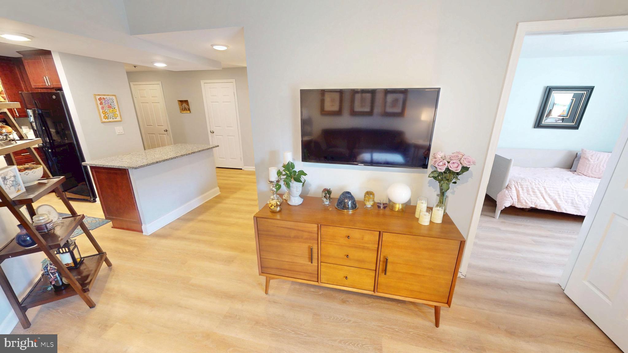 960 Fell Street, Unit 609 Baltimore, MD 21231 - Photo 20 of 45 a living room with furniture and a flat screen tv
