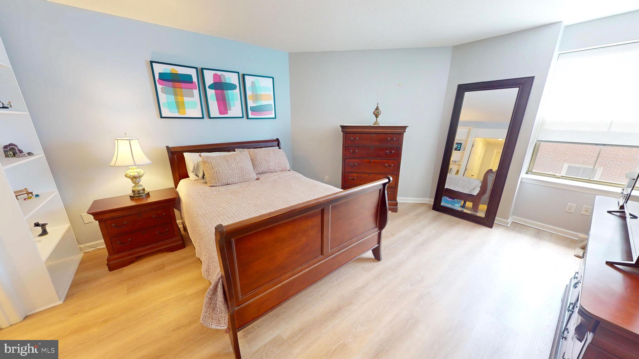 960 Fell Street, Unit 609 Baltimore, MD 21231 - Photo 25 of 45 a living room with furniture and a flat screen tv