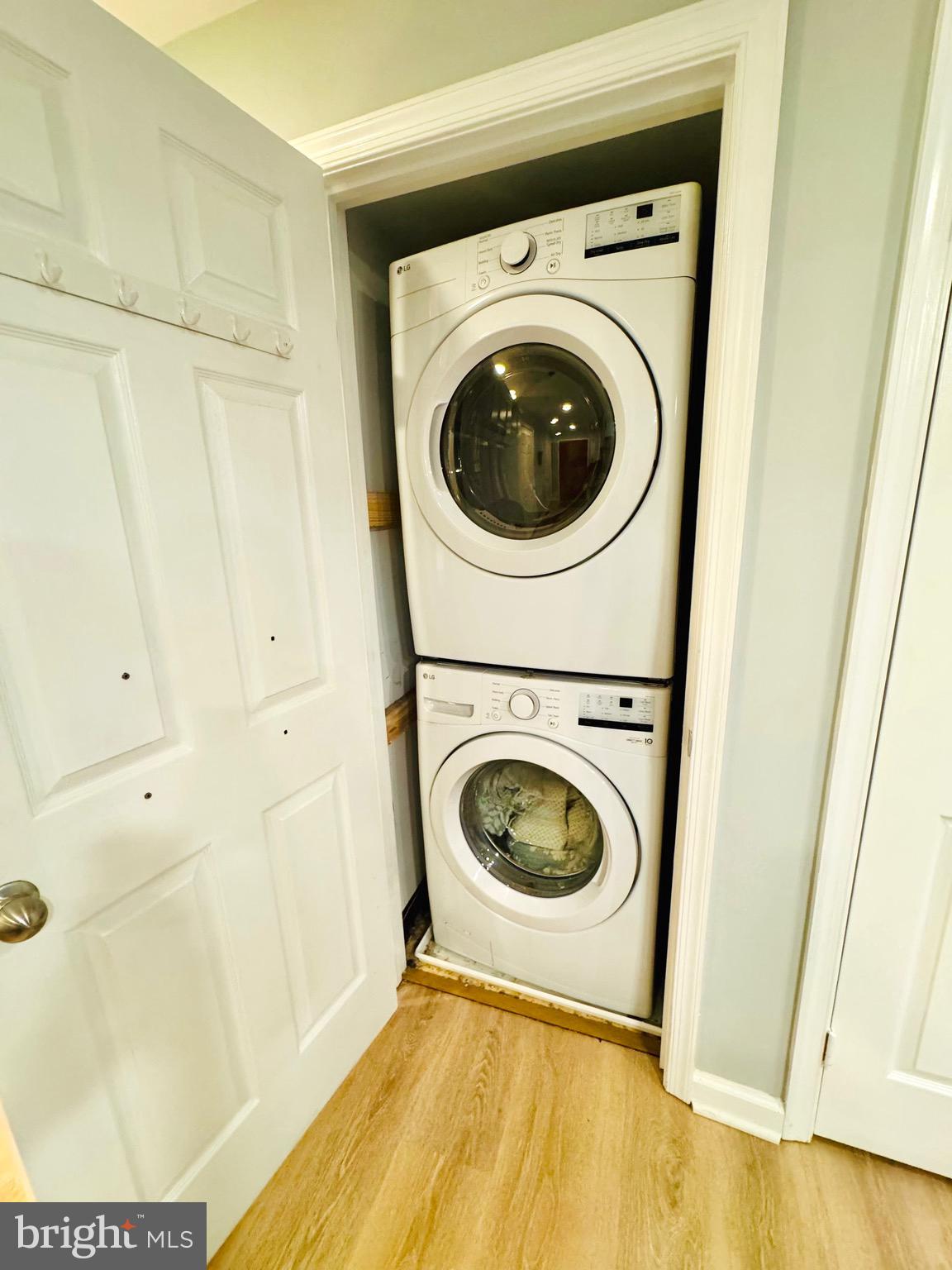 960 Fell Street, Unit 609 Baltimore, MD 21231 - Photo 36 of 45 a utility room with dryer and washer