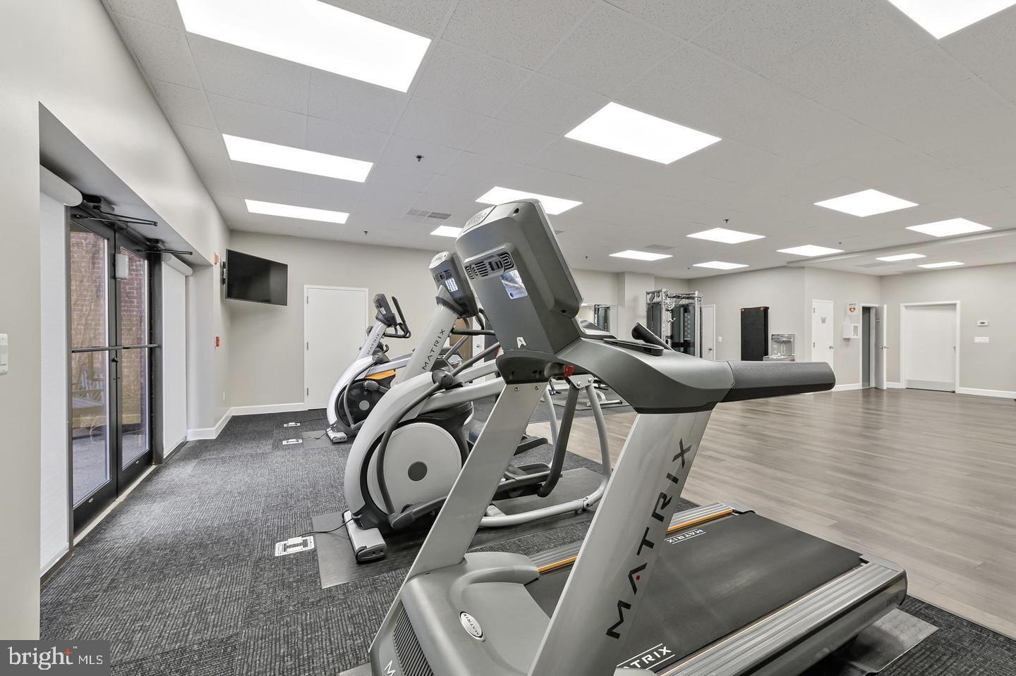 960 Fell Street, Unit 609 Baltimore, MD 21231 - Photo 38 of 45 a view of a room with gym equipment