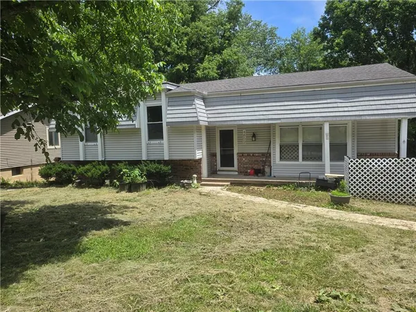 $290,000 | 4859 Northwest Misty Lane, Kansas City, MO 64151