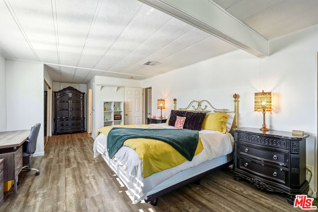 29500 Heathercliff Road, Unit 87 Malibu, CA 90265 - Photo 15 of 58 a living room with furniture