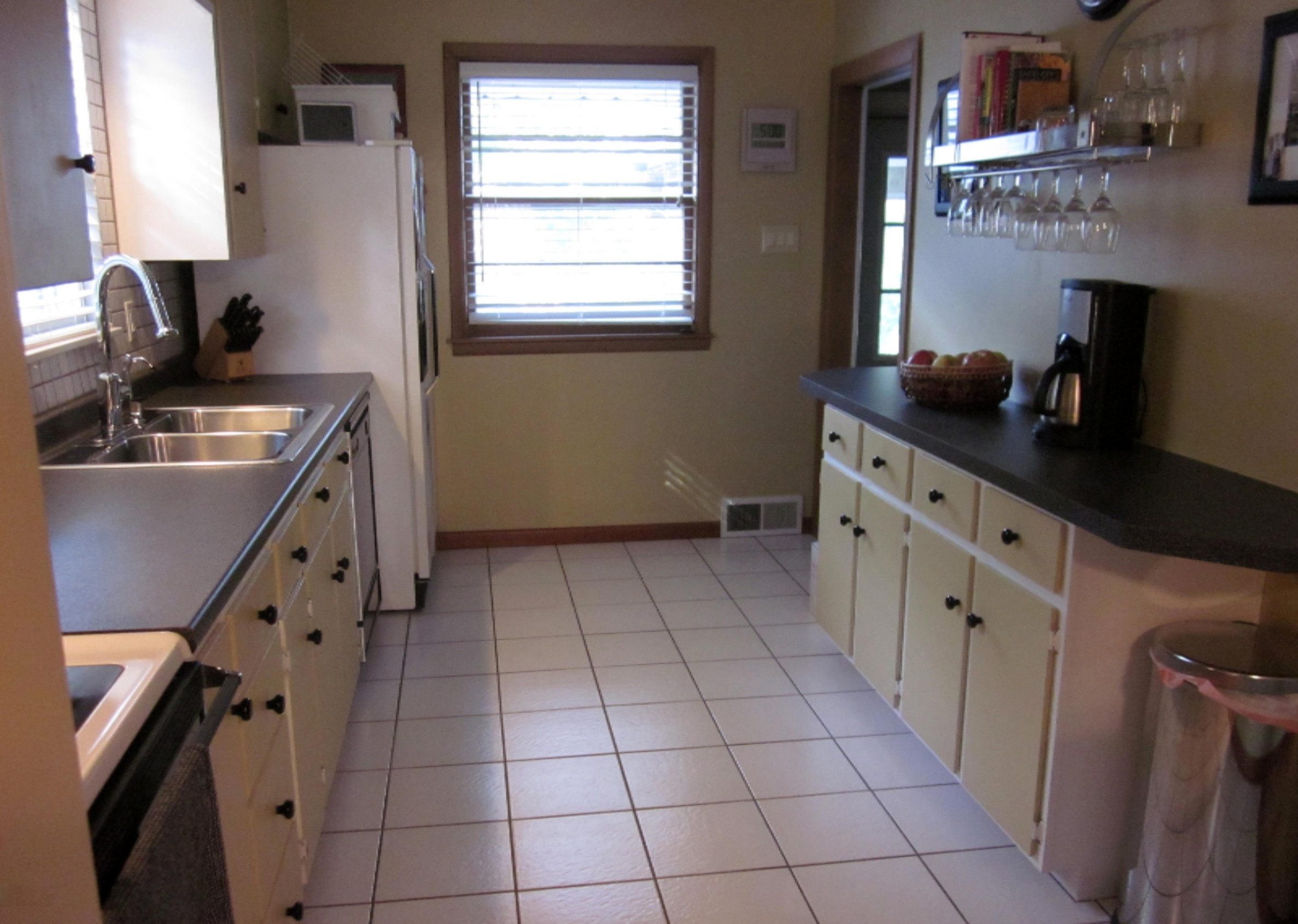 661 Montezuma Road Benton Harbor, MI 49022 - Photo 11 of 41 IMG_0047